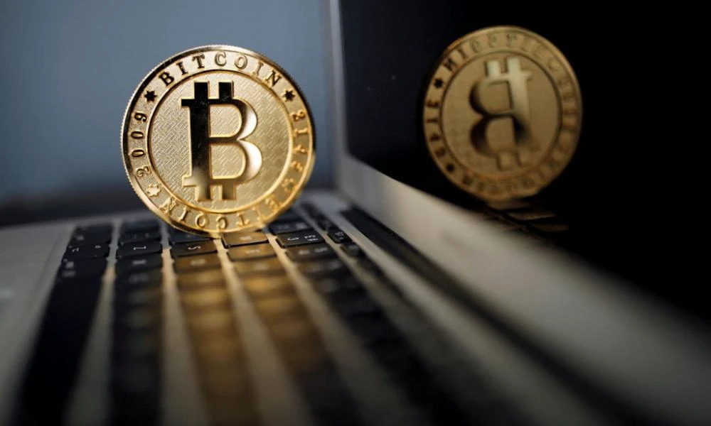 Bitcoin: «Βουτιά» σχεδόν 9% και «καπνός» 126 δισ. δολ. από την αγορά κρυπτονομισμάτων